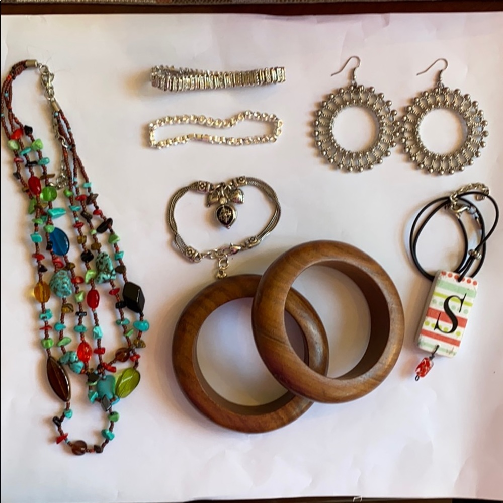 2 Necklaces, 5 bracelets, 1 pair of earrings